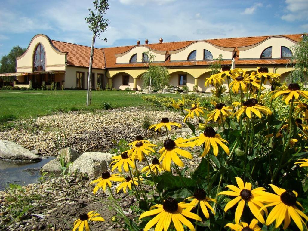 Wellness hotel Spark Malacky Exterior foto